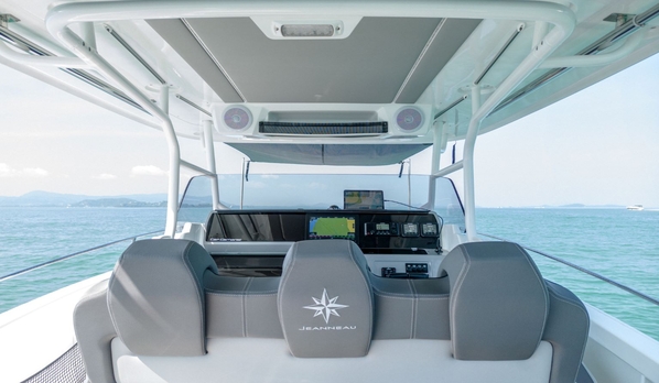 Jeanneau Cap Camarat 9.0 CC - Limestone Private Charters Fleet